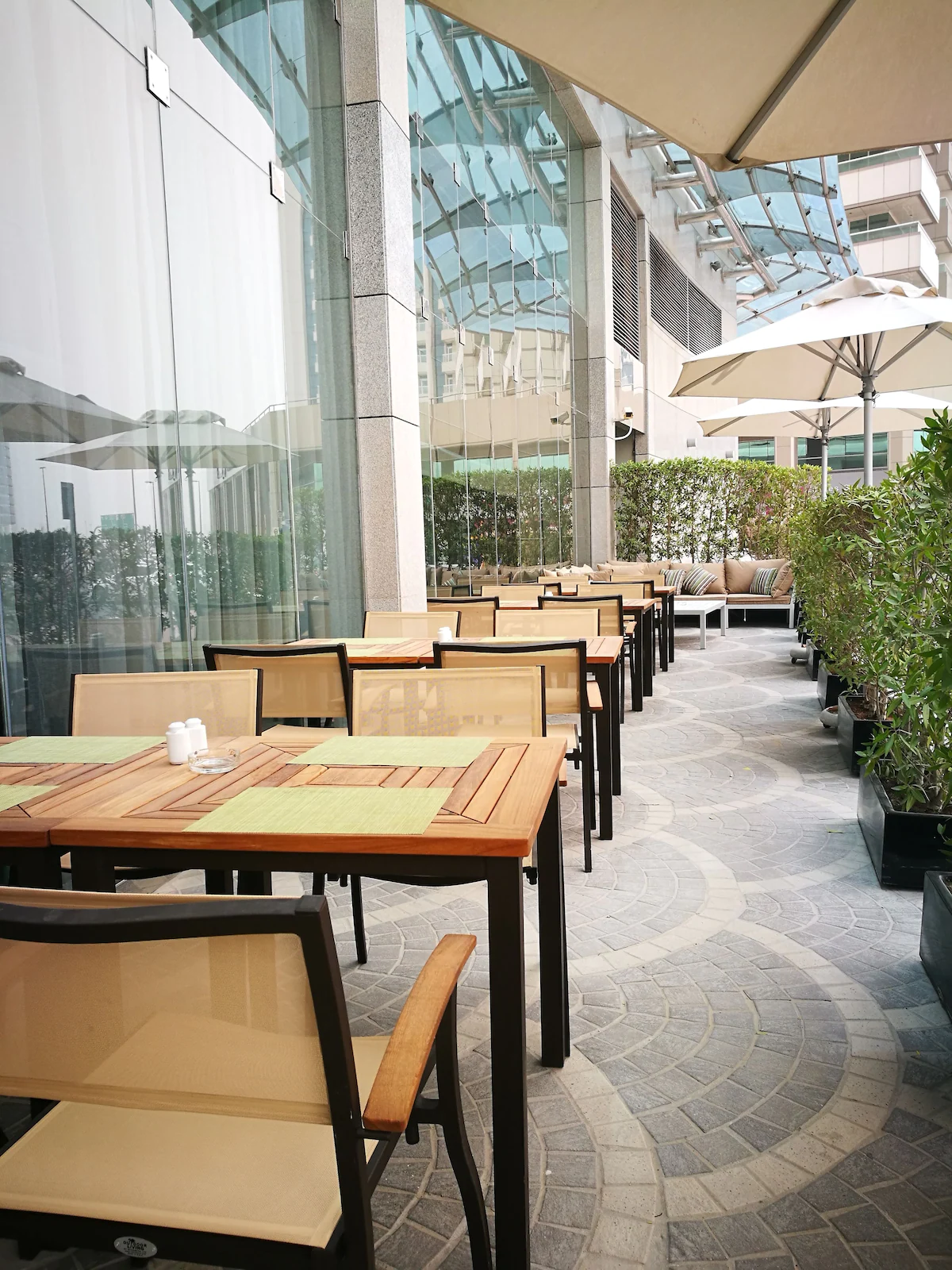 رستوران هتل کاپتورن دبی